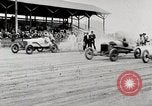 Standbild Dario Resta und Mercedes Rennwagen Nummer 24 Minnesota United States USA, 1915, aus Sekunde 13 historischem Filmmaterial Videoclip 65675025415