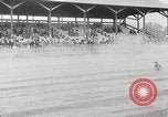 Standbild Dario Resta und Mercedes Rennwagen Nummer 24 Minnesota United States USA, 1915, aus Sekunde 18 historischem Filmmaterial Videoclip 65675025415