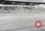 Standbild Dario Resta und Mercedes Rennwagen Nummer 24 Minnesota United States USA, 1915, aus Sekunde 22 historischem Filmmaterial Videoclip 65675025415