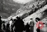 Standbild Stadt Menschen Klettern Western United States USA, 1919, aus Sekunde 6 historischem Filmmaterial Videoclip 65675025422