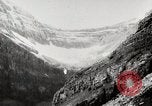 Standbild Stadt Menschen Klettern Western United States USA, 1919, aus Sekunde 11 historischem Filmmaterial Videoclip 65675025422