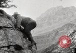 Standbild Stadt Menschen Klettern Western United States USA, 1919, aus Sekunde 21 historischem Filmmaterial Videoclip 65675025422