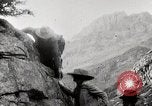 Standbild Stadt Menschen Klettern Western United States USA, 1919, aus Sekunde 23 historischem Filmmaterial Videoclip 65675025422