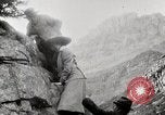 Standbild Stadt Menschen Klettern Western United States USA, 1919, aus Sekunde 26 historischem Filmmaterial Videoclip 65675025422