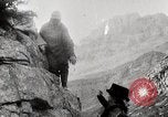 Standbild Stadt Menschen Klettern Western United States USA, 1919, aus Sekunde 31 historischem Filmmaterial Videoclip 65675025422