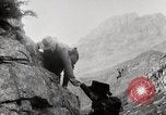 Standbild Stadt Menschen Klettern Western United States USA, 1919, aus Sekunde 32 historischem Filmmaterial Videoclip 65675025422