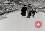 Standbild Stadt Menschen Klettern Western United States USA, 1919, aus Sekunde 58 historischem Filmmaterial Videoclip 65675025422