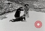 Standbild Stadt Menschen Klettern Western United States USA, 1919, aus Sekunde 60 historischem Filmmaterial Videoclip 65675025422