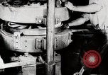 Image ligne d'assemblage de fabrication des roues de voiture Detroit Michigan USA, 1919, de la seconde 33 séquences d'archives historiques vidéo 65675025427