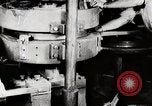 Image ligne d'assemblage de fabrication des roues de voiture Detroit Michigan USA, 1919, de la seconde 35 séquences d'archives historiques vidéo 65675025427