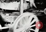 Image ligne d'assemblage de fabrication des roues de voiture Detroit Michigan USA, 1919, de la seconde 44 séquences d'archives historiques vidéo 65675025427