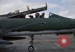 Immagine di 355Tactical Fighter Squadron L'unità PHU Cat Vietnam, 1968, secondo 31 filmato di repertorio 65675025453