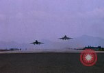 Immagine di F-100D Super Sabre L'unità PHU Cat Vietnam, 1968, secondo 61 filmato di repertorio 65675025454