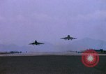 Immagine di F-100D Super Sabre L'unità PHU Cat Vietnam, 1968, secondo 62 filmato di repertorio 65675025454