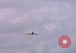 Immagine di Air Force F-100D Super Sabre L'unità PHU Cat Vietnam, 1968, secondo 56 filmato di repertorio 65675025455