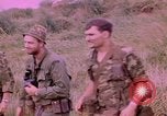 Standbild vier US-Polizisten Sicherheit Phu Cat Vietnam, 1968, aus Sekunde 4 historischem Filmmaterial Videoclip 65675025465