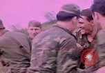 Standbild vier US-Polizisten Sicherheit Phu Cat Vietnam, 1968, aus Sekunde 6 historischem Filmmaterial Videoclip 65675025465