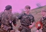 Standbild vier US-Polizisten Sicherheit Phu Cat Vietnam, 1968, aus Sekunde 10 historischem Filmmaterial Videoclip 65675025465