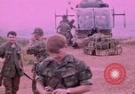 Standbild vier US-Polizisten Sicherheit Phu Cat Vietnam, 1968, aus Sekunde 11 historischem Filmmaterial Videoclip 65675025465