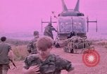Standbild vier US-Polizisten Sicherheit Phu Cat Vietnam, 1968, aus Sekunde 14 historischem Filmmaterial Videoclip 65675025465