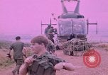 Standbild vier US-Polizisten Sicherheit Phu Cat Vietnam, 1968, aus Sekunde 15 historischem Filmmaterial Videoclip 65675025465