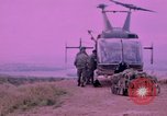 Standbild vier US-Polizisten Sicherheit Phu Cat Vietnam, 1968, aus Sekunde 20 historischem Filmmaterial Videoclip 65675025465