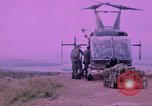 Standbild vier US-Polizisten Sicherheit Phu Cat Vietnam, 1968, aus Sekunde 22 historischem Filmmaterial Videoclip 65675025465