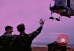 Standbild vier US-Polizisten Sicherheit Phu Cat Vietnam, 1968, aus Sekunde 26 historischem Filmmaterial Videoclip 65675025465