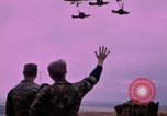 Standbild vier US-Polizisten Sicherheit Phu Cat Vietnam, 1968, aus Sekunde 28 historischem Filmmaterial Videoclip 65675025465