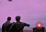 Standbild vier US-Polizisten Sicherheit Phu Cat Vietnam, 1968, aus Sekunde 29 historischem Filmmaterial Videoclip 65675025465