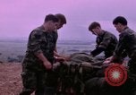 Standbild vier US-Polizisten Sicherheit Phu Cat Vietnam, 1968, aus Sekunde 40 historischem Filmmaterial Videoclip 65675025465