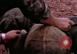 Standbild vier US-Polizisten Sicherheit Phu Cat Vietnam, 1968, aus Sekunde 43 historischem Filmmaterial Videoclip 65675025465