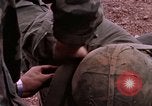 Standbild vier US-Polizisten Sicherheit Phu Cat Vietnam, 1968, aus Sekunde 47 historischem Filmmaterial Videoclip 65675025465