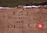 Image serveurs la Croix-Rouge le dîner de Noël Phu Cat Vietnam, 1968, de la seconde 3 séquences d'archives historiques vidéo 65675025466