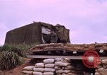 Image serveurs la Croix-Rouge le dîner de Noël Phu Cat Vietnam, 1968, de la seconde 13 séquences d'archives historiques vidéo 65675025466