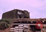 Image serveurs la Croix-Rouge le dîner de Noël Phu Cat Vietnam, 1968, de la seconde 14 séquences d'archives historiques vidéo 65675025466