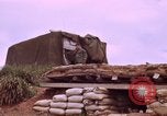 Image serveurs la Croix-Rouge le dîner de Noël Phu Cat Vietnam, 1968, de la seconde 15 séquences d'archives historiques vidéo 65675025466