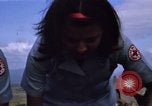 Image serveurs la Croix-Rouge le dîner de Noël Phu Cat Vietnam, 1968, de la seconde 22 séquences d'archives historiques vidéo 65675025466