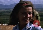 Image serveurs la Croix-Rouge le dîner de Noël Phu Cat Vietnam, 1968, de la seconde 49 séquences d'archives historiques vidéo 65675025466