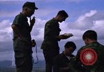 Image serveurs la Croix-Rouge le dîner de Noël Phu Cat Vietnam, 1968, de la seconde 55 séquences d'archives historiques vidéo 65675025466