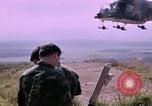 Image Croix-Rouge filles Phu Cat Vietnam, 1968, de la seconde 17 séquences d'archives historiques vidéo 65675025467