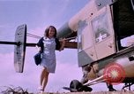 Image Croix-Rouge filles Phu Cat Vietnam, 1968, de la seconde 41 séquences d'archives historiques vidéo 65675025467