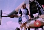 Image Croix-Rouge filles Phu Cat Vietnam, 1968, de la seconde 43 séquences d'archives historiques vidéo 65675025467