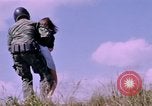Image Croix-Rouge filles Phu Cat Vietnam, 1968, de la seconde 51 séquences d'archives historiques vidéo 65675025467