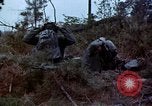 Standbild Schutz gegen Nerv agent Spray attack United States USA, 1968, aus Sekunde 21 historischem Filmmaterial Videoclip 65675025477