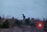 Standbild Schutz gegen Nerv agent Spray attack United States USA, 1968, aus Sekunde 46 historischem Filmmaterial Videoclip 65675025477