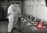 Image station de relais de la voix de l'Amérique en fonctionnement Onna Okinawa au Japon, 1953, de la seconde 9 séquences d'archives historiques vidéo 65675025501