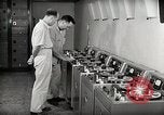 Image station de relais de la voix de l'Amérique en fonctionnement Onna Okinawa au Japon, 1953, de la seconde 18 séquences d'archives historiques vidéo 65675025501