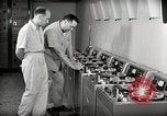 Image station de relais de la voix de l'Amérique en fonctionnement Onna Okinawa au Japon, 1953, de la seconde 27 séquences d'archives historiques vidéo 65675025501