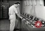 Image station de relais de la voix de l'Amérique en fonctionnement Onna Okinawa au Japon, 1953, de la seconde 30 séquences d'archives historiques vidéo 65675025501